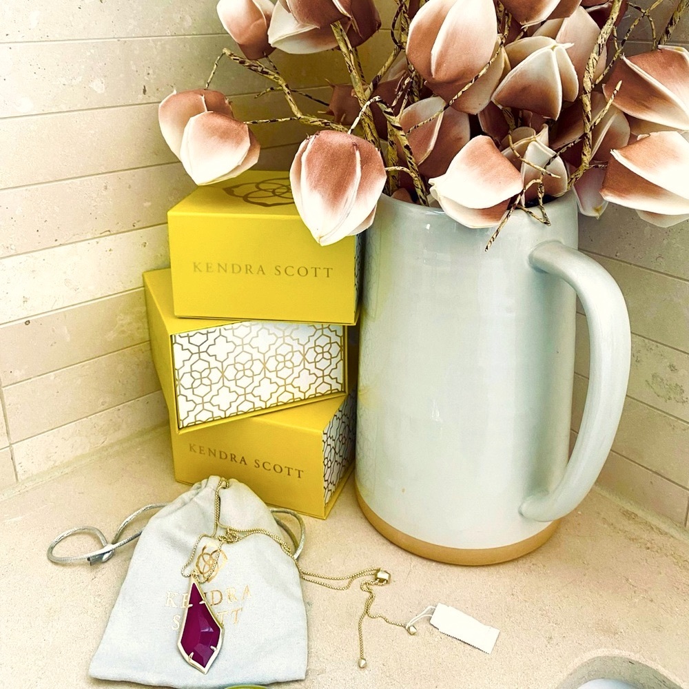 New Kendra Scott Damon long necklace; received as gift; tag is torn from sticker